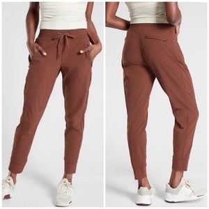 Athleta Trekkie North Jogger High Rise Cognac Red Burnt Sienna Size 8